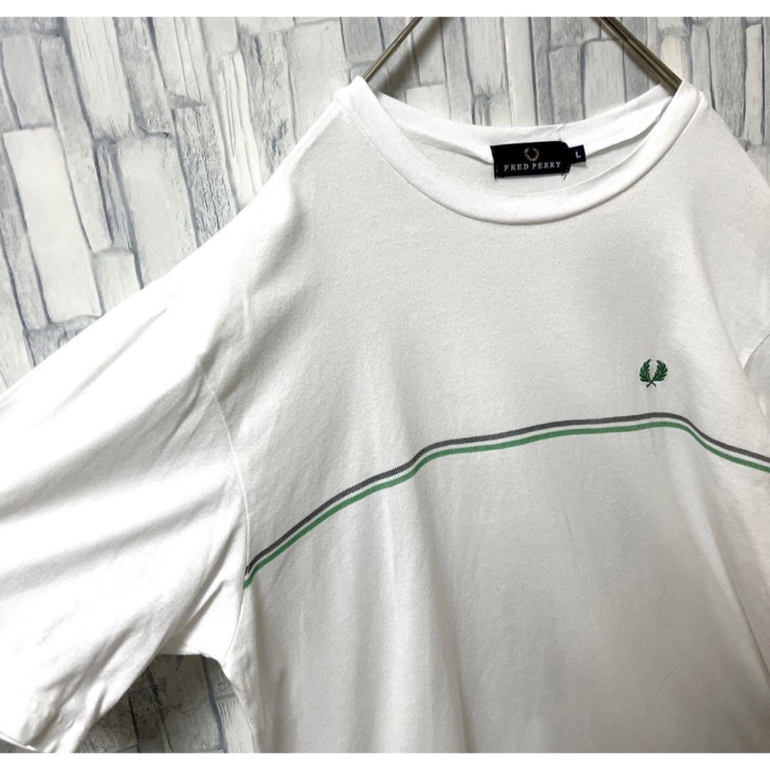 FRED PERRY(フレッドペリー)のフレッドペリー 半袖 Tシャツ サイズL ホワイト 刺繍 ワンポイントロゴ  メンズのトップス(Tシャツ/カットソー(半袖/袖なし))の商品写真