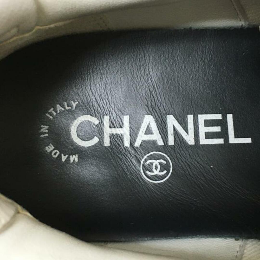 CHANEL(シャネル)のCHANEL(シャネル) スニーカー 39 レディース - G34085 黒×白 ココマーク/インソール取外し可 レザー レディースの靴/シューズ(スニーカー)の商品写真