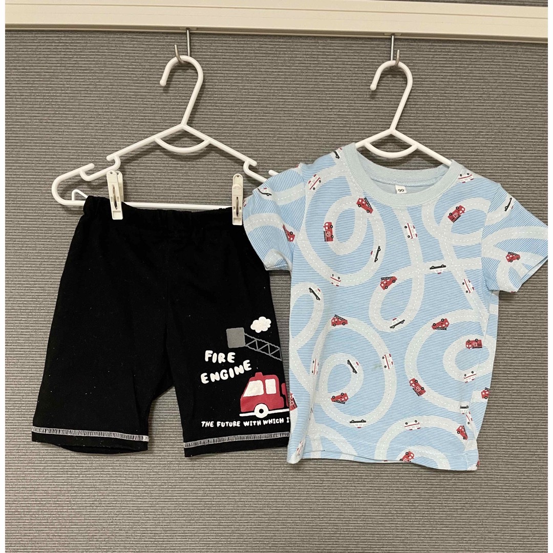 送料込み Tシャツ ズボン   90サイズ 2着セット  キッズ/ベビー/マタニティのキッズ服男の子用(90cm~)(Tシャツ/カットソー)の商品写真