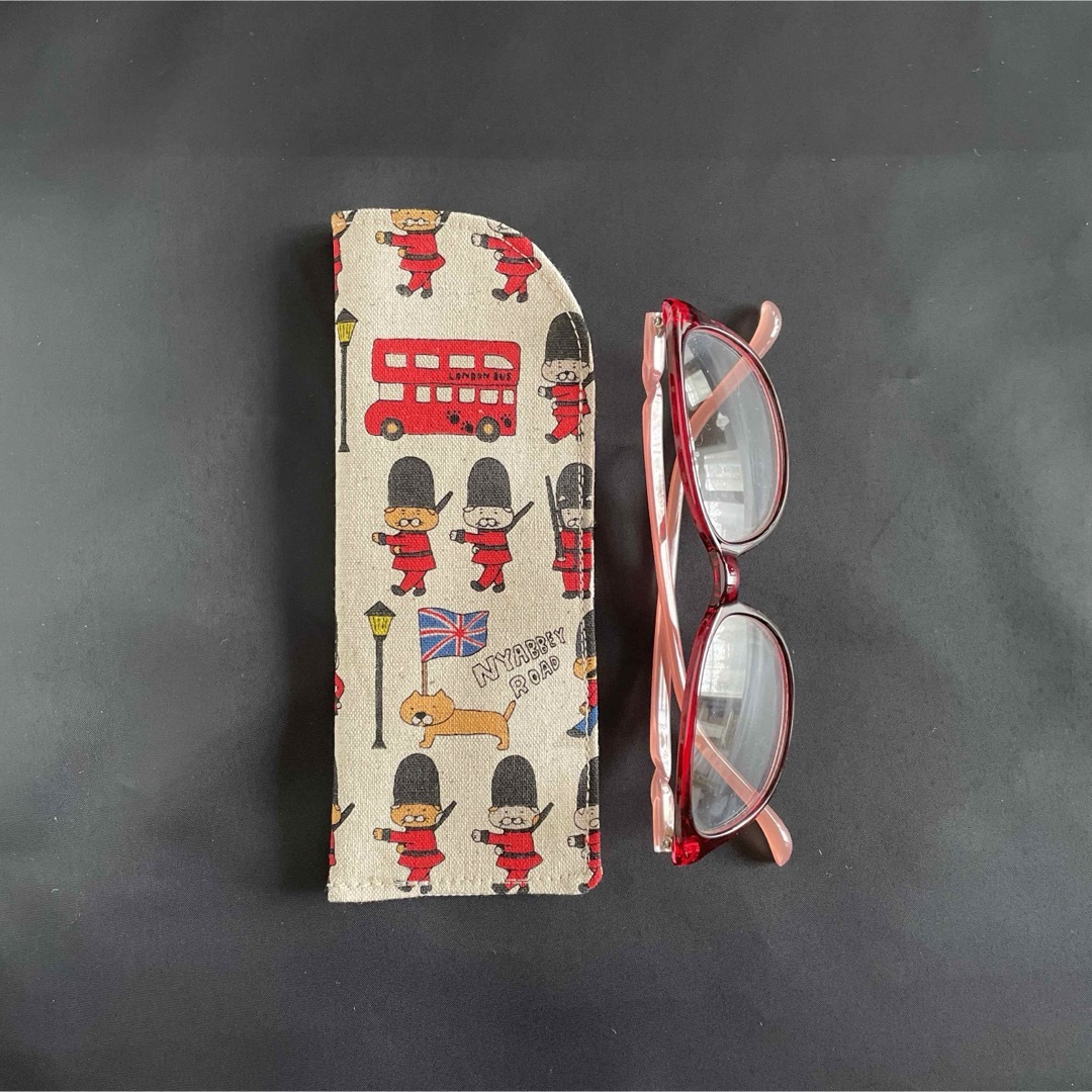 ハンドメイド　メガネケース　コットンこばやし　兵隊ネコ　ロンドン ハンドメイドのファッション小物(その他)の商品写真