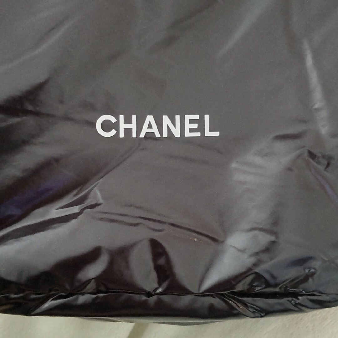 CHANEL(シャネル)のCHANEL コスメバック（ポーチ）黒 　エナメルタイプ レディースのファッション小物(ポーチ)の商品写真