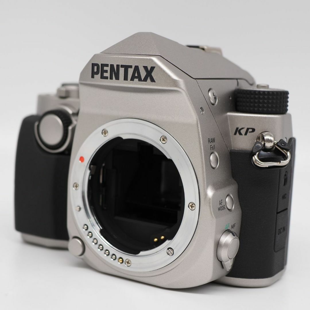 PENTAX(ペンタックス)の■166ショット■ PENTAX KP ボディ シルバー スマホ/家電/カメラのカメラ(デジタル一眼)の商品写真