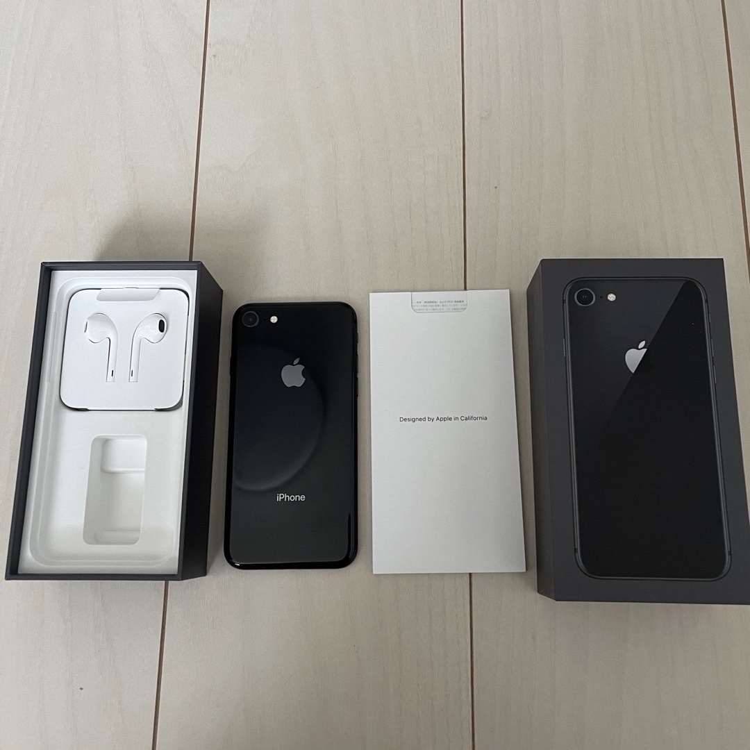 iPhone(アイフォーン)のiPhone8 64㎇本体 スマホ/家電/カメラのスマートフォン/携帯電話(スマートフォン本体)の商品写真