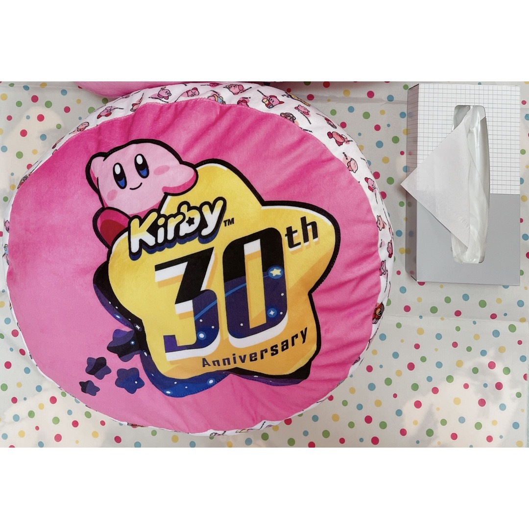 星のカービィ 30th ぷっくりロゴクッション エンタメ/ホビーのおもちゃ/ぬいぐるみ(ぬいぐるみ)の商品写真