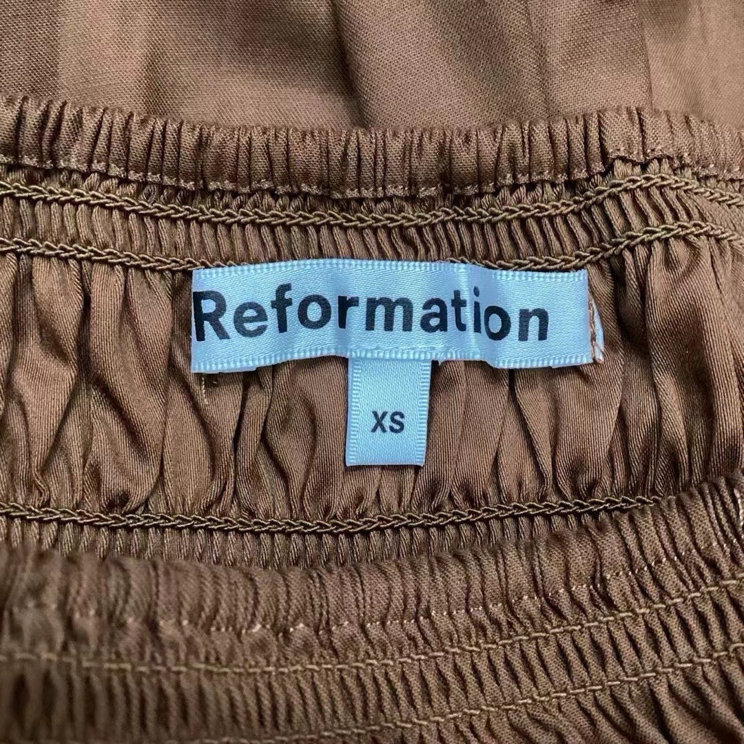 ❤️Reformation　新作　新品　ブラウン　ロングワンピース　オシャレ レディースのワンピース(ロングワンピース/マキシワンピース)の商品写真