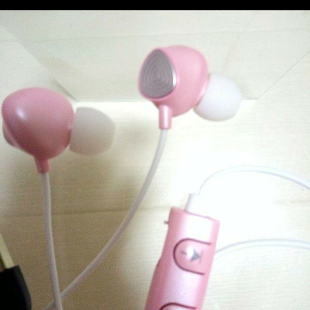 ピンク ワイヤレスイヤホン Bluetooth イヤホン イヤホン スマホ/家電/カメラのオーディオ機器(ヘッドフォン/イヤフォン)の商品写真