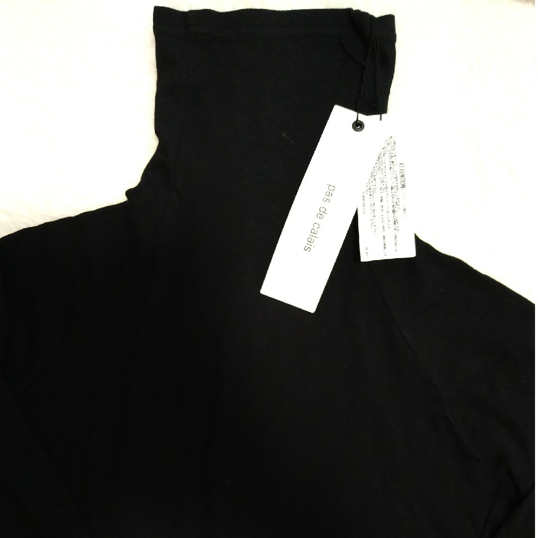 pas de calais(パドカレ)のパドカレpas de calais ブラックハイネックTシャツM レディースのトップス(カットソー(半袖/袖なし))の商品写真