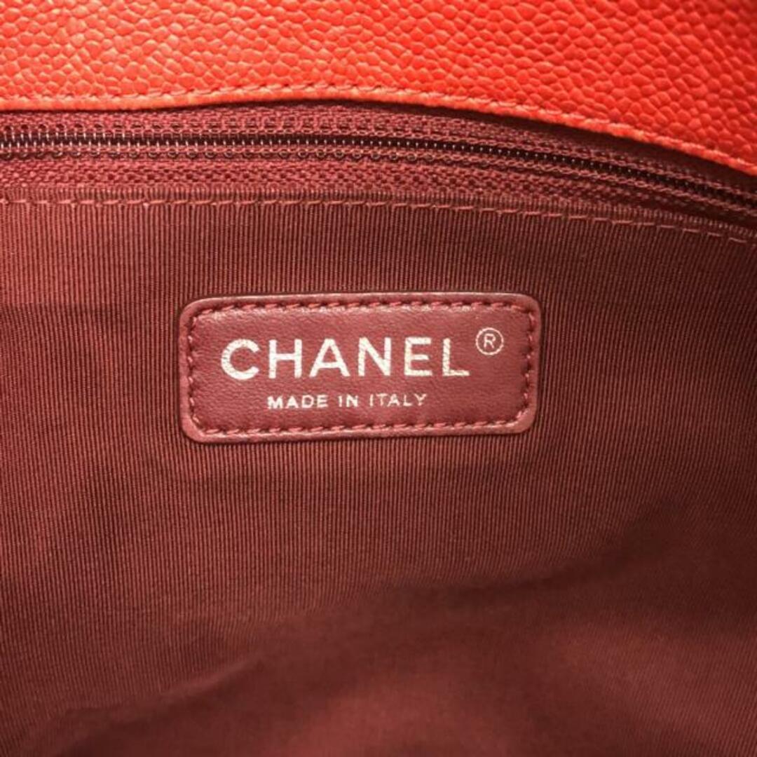 CHANEL(シャネル)のCHANEL(シャネル) ショルダーバッグ マトラッセ レッド チェーンショルダー/シルバー金具 キャビアスキン レディースのバッグ(ショルダーバッグ)の商品写真