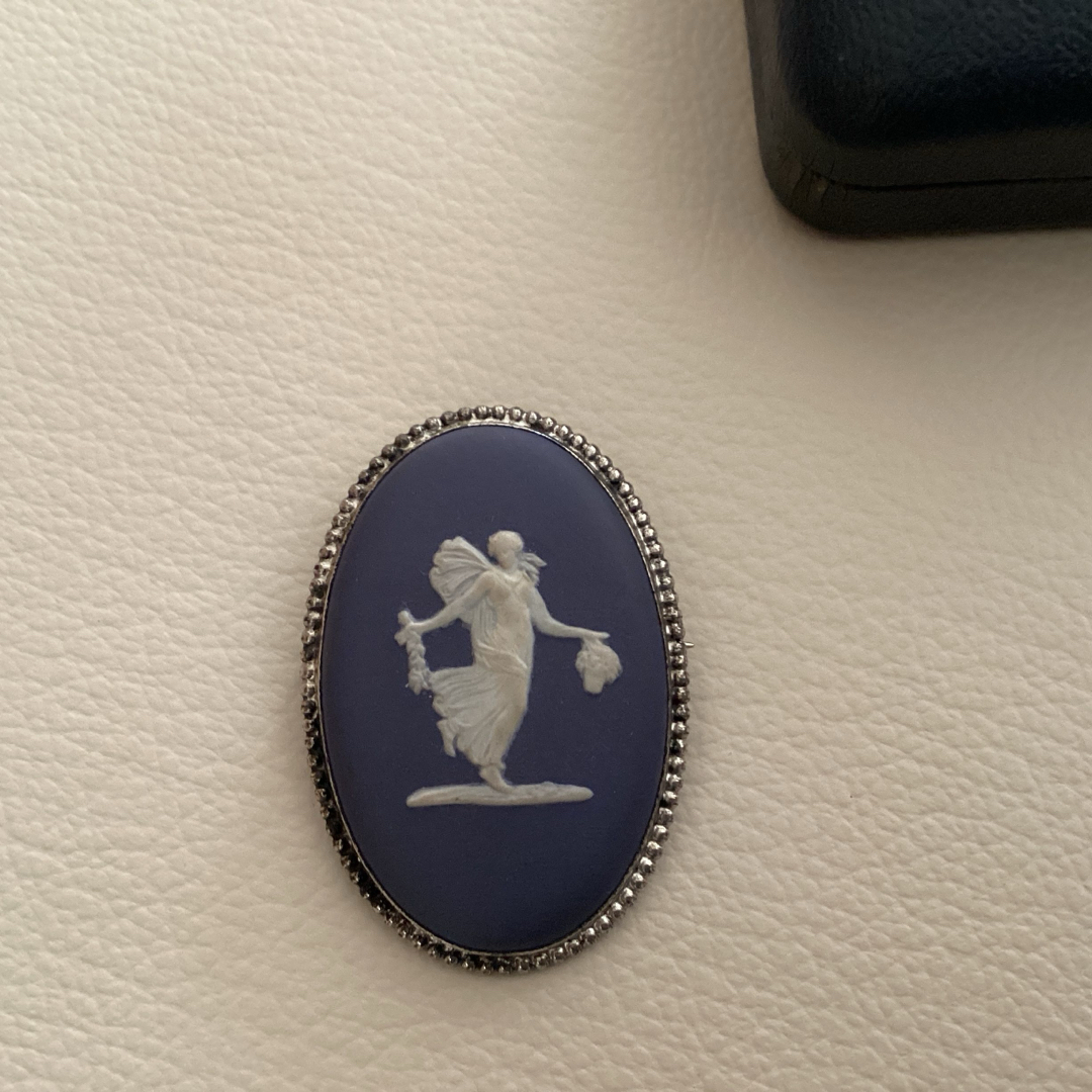 WEDGWOOD(ウェッジウッド)のウェジウッド　Wedgwood ブローチ レディースのアクセサリー(ブローチ/コサージュ)の商品写真