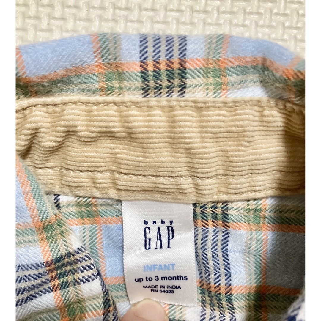 babyGAP(ベビーギャップ)のbabyGAP 60cm  シャツ 長袖　チェック柄　男の子　子供服　ベビー服 キッズ/ベビー/マタニティのベビー服(~85cm)(シャツ/カットソー)の商品写真