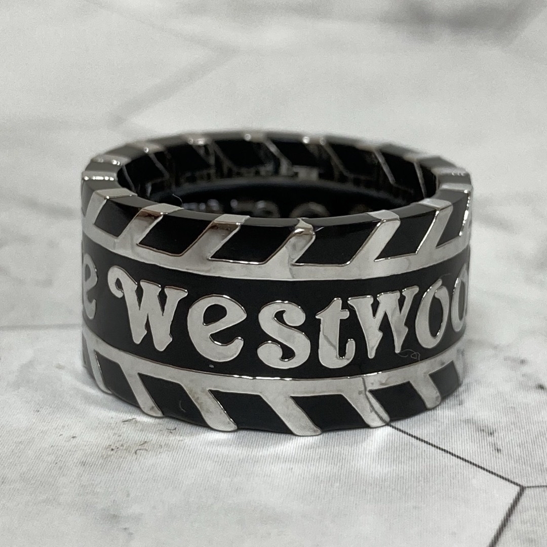 Vivienne Westwood(ヴィヴィアンウエストウッド)のヴィヴィアン　ジャシンダリング　シルバー×ブラック レディースのアクセサリー(リング(指輪))の商品写真