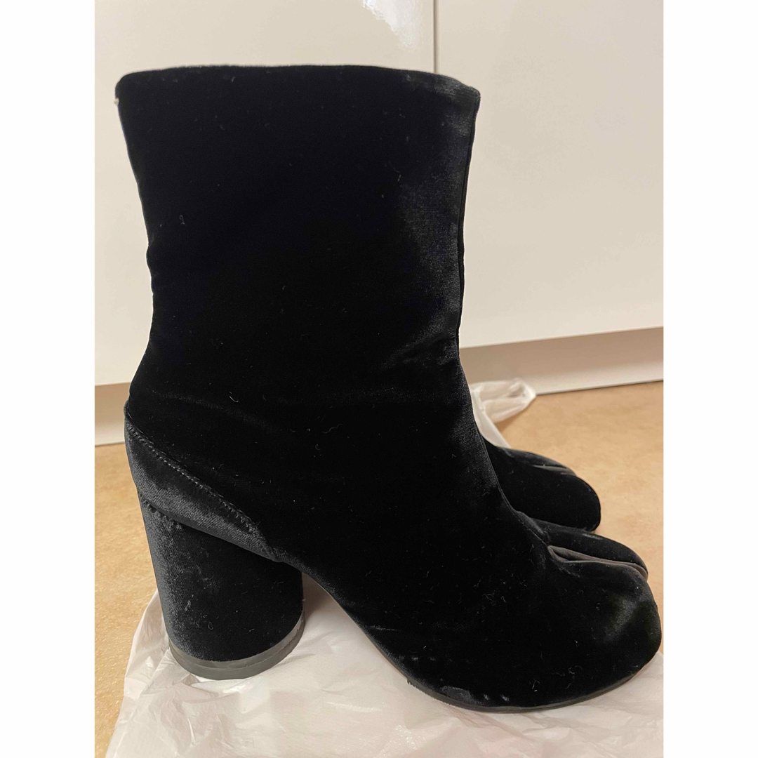 Maison Martin Margiela(マルタンマルジェラ)のmargiela tabi boots ベロア生地　サイズ37 レディースの靴/シューズ(ブーツ)の商品写真