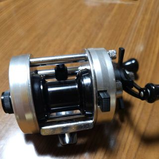 アブガルシア(AbuGarcia)のアンバサダー 2500C IAR(リール)