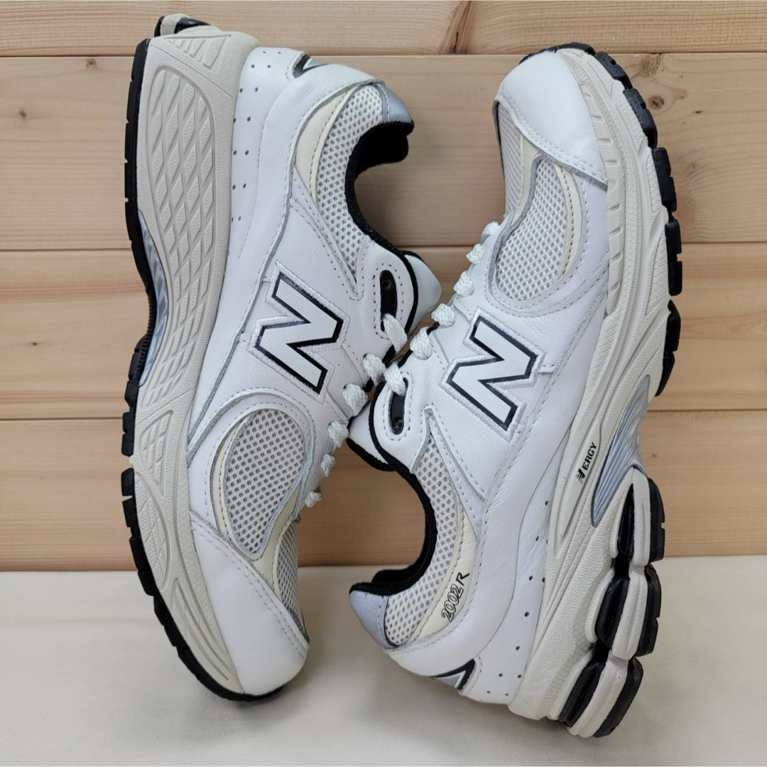 New Balance(ニューバランス)のニューバランス ML2002RQ ホワイト 25.5cm レディースの靴/シューズ(スニーカー)の商品写真