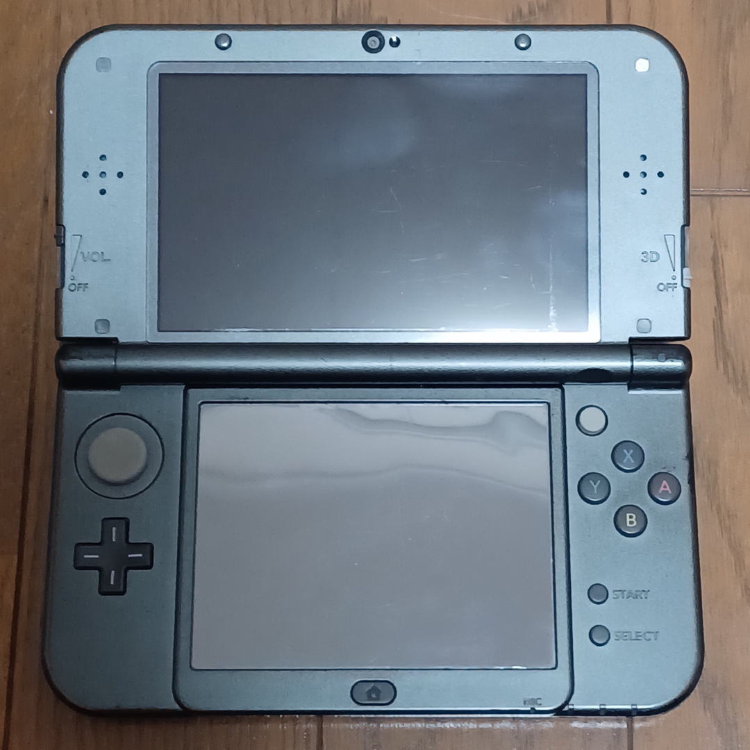 ニンテンドー3DS(ニンテンドー3DS)のnew ニンテンドー3DS LL メタリックブラック 中古 エンタメ/ホビーのゲームソフト/ゲーム機本体(携帯用ゲーム機本体)の商品写真