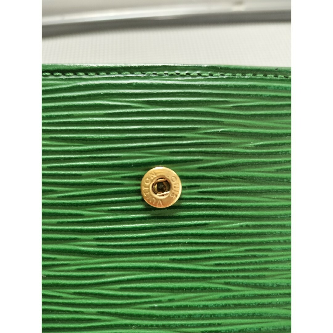 LOUIS VUITTON(ルイヴィトン)のLOUIS VUITTON ルイヴィトン　エピ　緑　二つ折り財布　ガマ口 レディースのファッション小物(財布)の商品写真