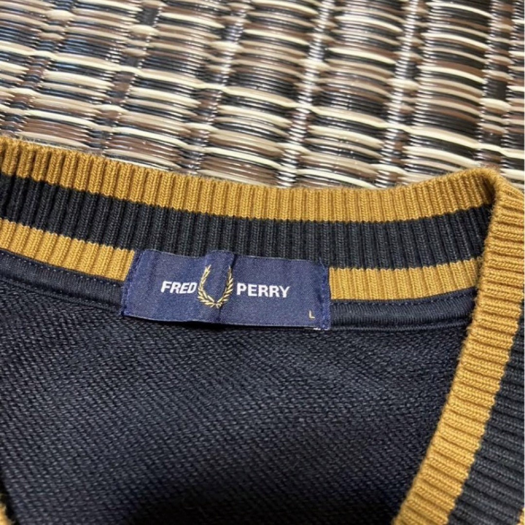 FRED PERRY(フレッドペリー)のフレッドペリー　スウェット　男女兼用　お洒落　古着 メンズのトップス(スウェット)の商品写真