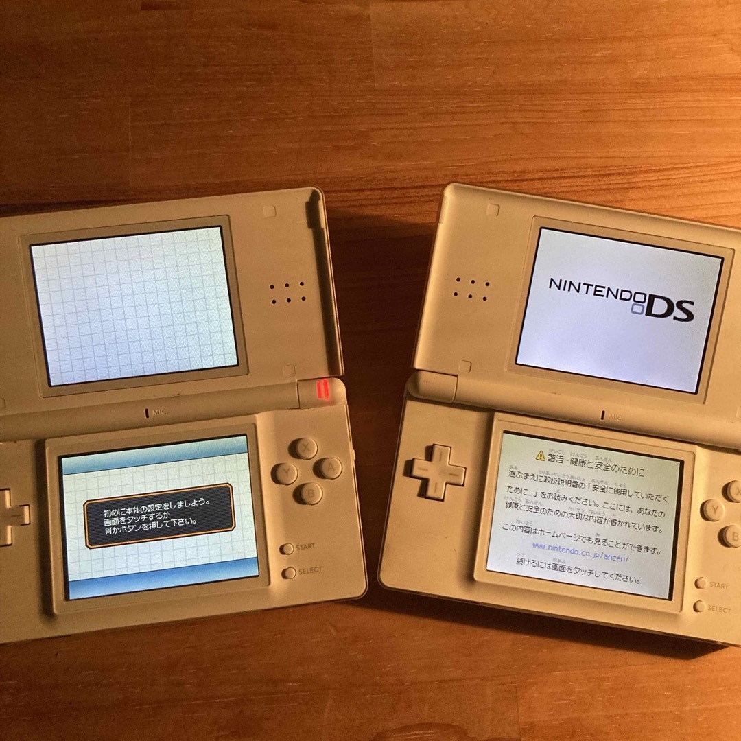 Nintendo DS ニンテンド-DS LITE クリスタルホワイト 本体 エンタメ/ホビーのゲームソフト/ゲーム機本体(携帯用ゲーム機本体)の商品写真