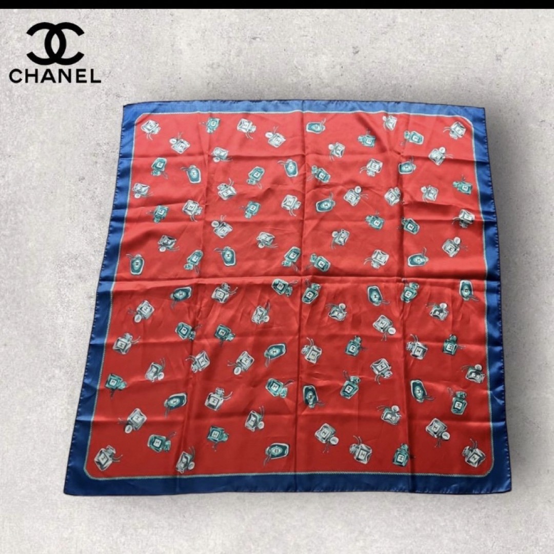 CHANEL(シャネル)のCHANEL シャネル 香水柄 大判スカーフ お洒落 レディースのファッション小物(バンダナ/スカーフ)の商品写真