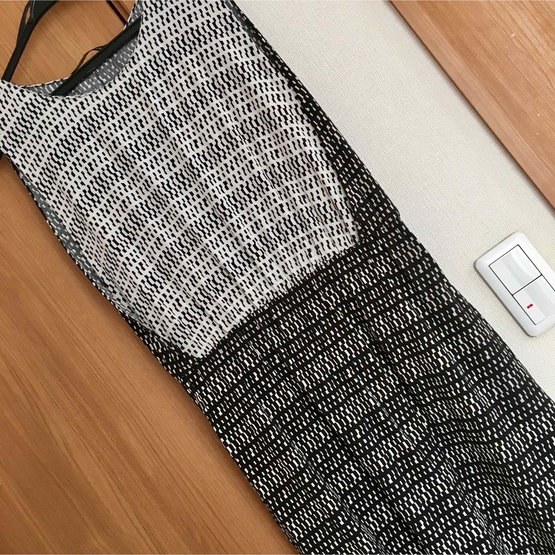 ZARA(ザラ)の美品 ◎ザラ ZARA BASIC  総柄 ワンピース  ワンピ  白 黒 レディースのワンピース(ひざ丈ワンピース)の商品写真