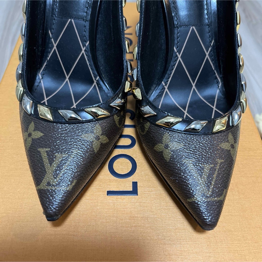 LOUIS VUITTON(ルイヴィトン)のルイヴィトン　スタッズパンプス レディースの靴/シューズ(ハイヒール/パンプス)の商品写真