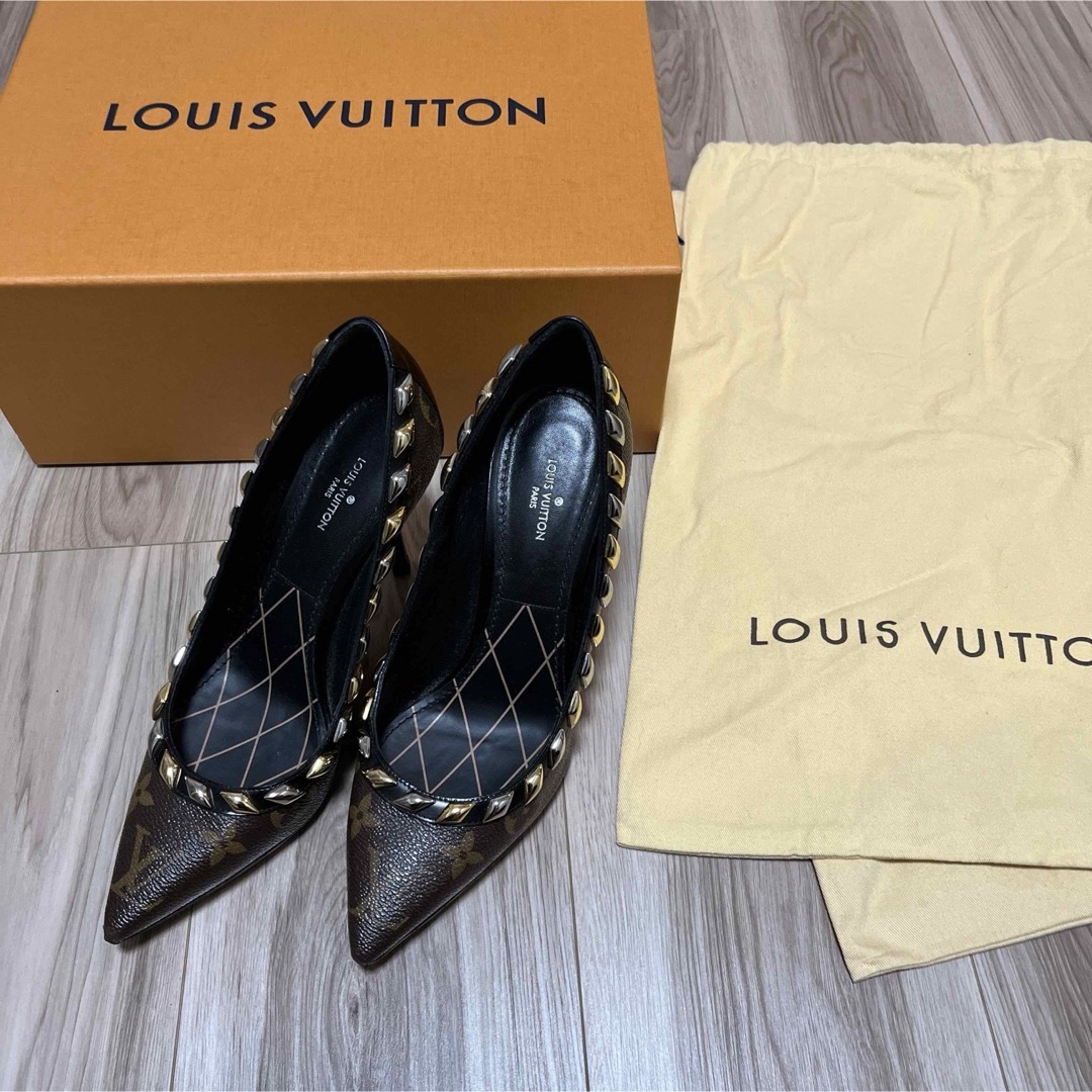 LOUIS VUITTON(ルイヴィトン)のルイヴィトン　スタッズパンプス レディースの靴/シューズ(ハイヒール/パンプス)の商品写真