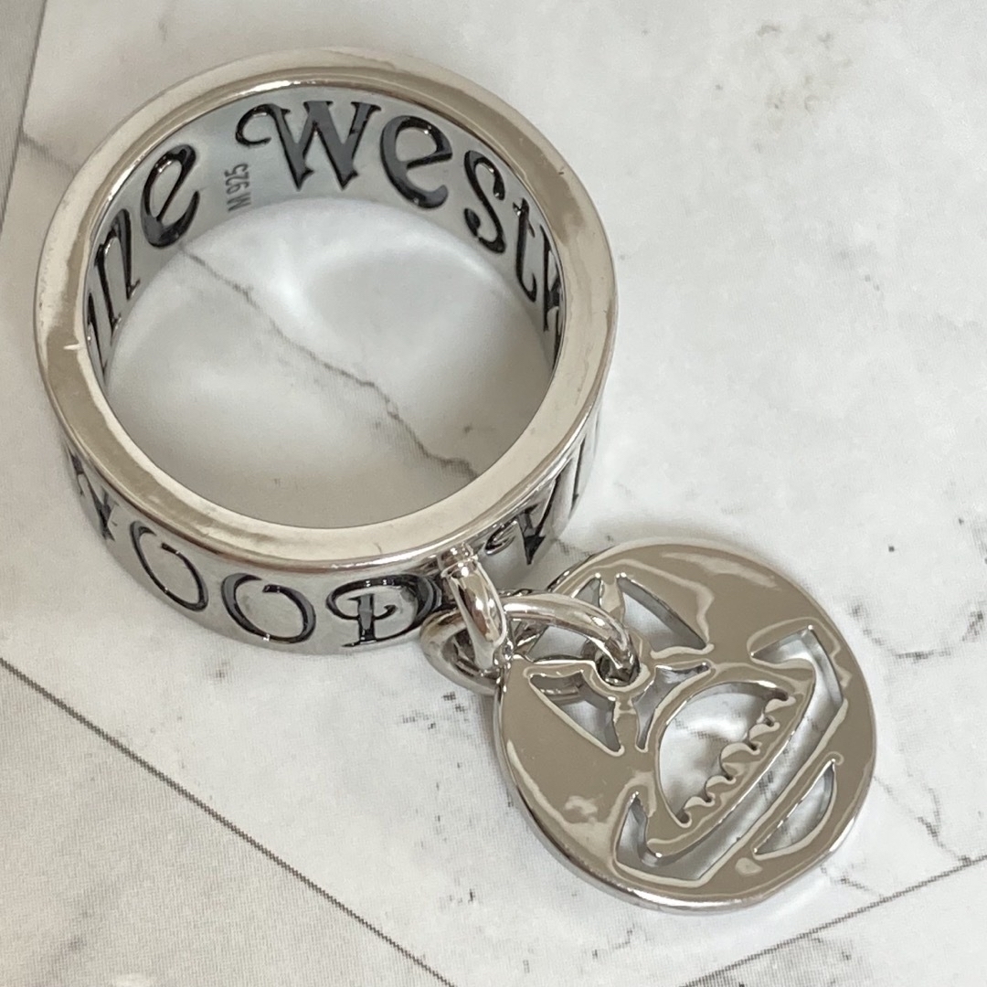 Vivienne Westwood(ヴィヴィアンウエストウッド)のヴィヴィアン　ブルータスリング　シルバー レディースのアクセサリー(リング(指輪))の商品写真