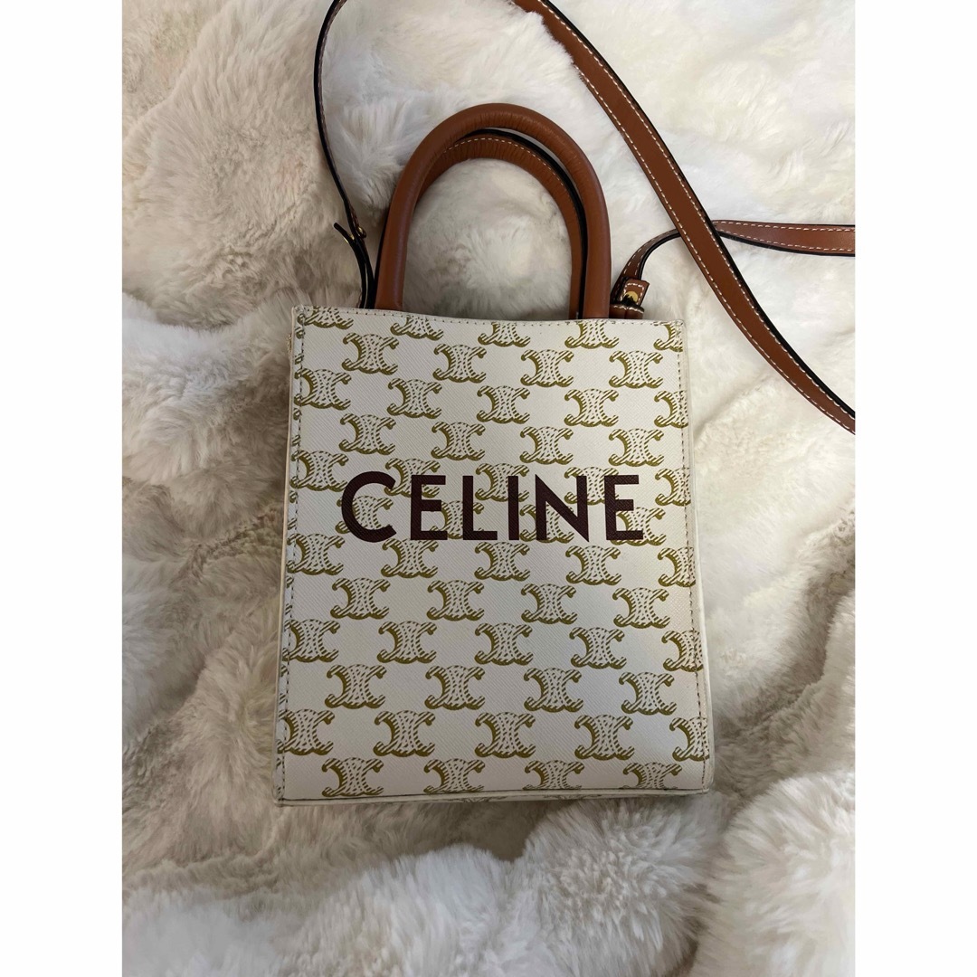 celine(セリーヌ)のセリーヌ トリオンフキャンパス ミニバーティカルカバ　トートバッグ レディースのバッグ(ショルダーバッグ)の商品写真