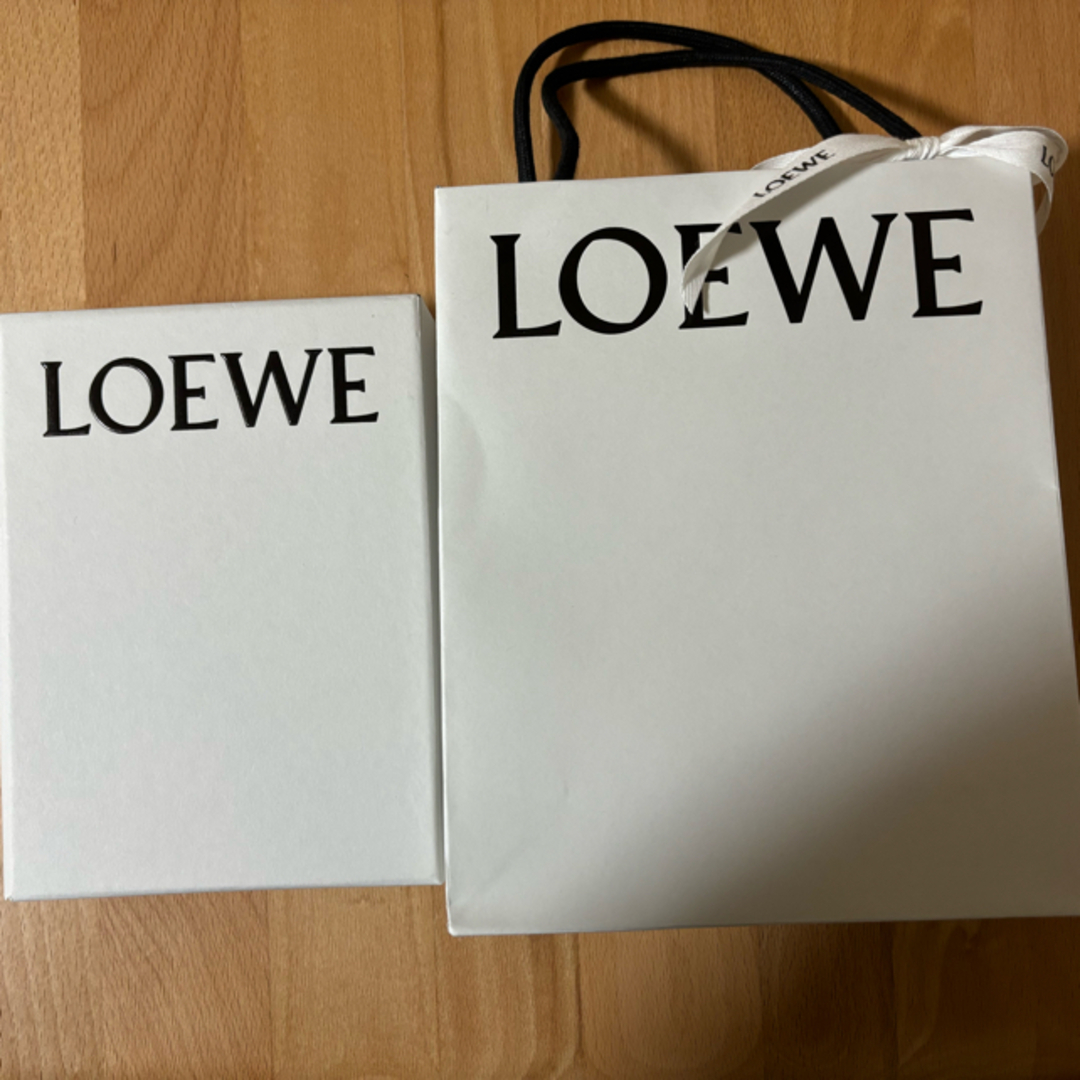 LOEWE(ロエベ)のロエベ　箱　紙袋 レディースのバッグ(ショップ袋)の商品写真