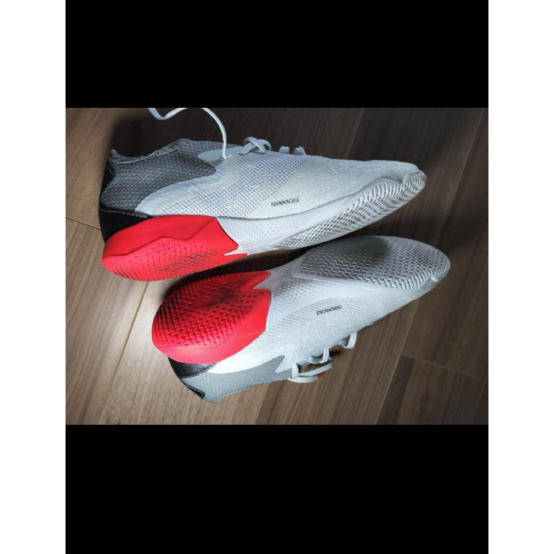adidas(アディダス)のadidas フットサルシューズ スポーツ/アウトドアのサッカー/フットサル(シューズ)の商品写真