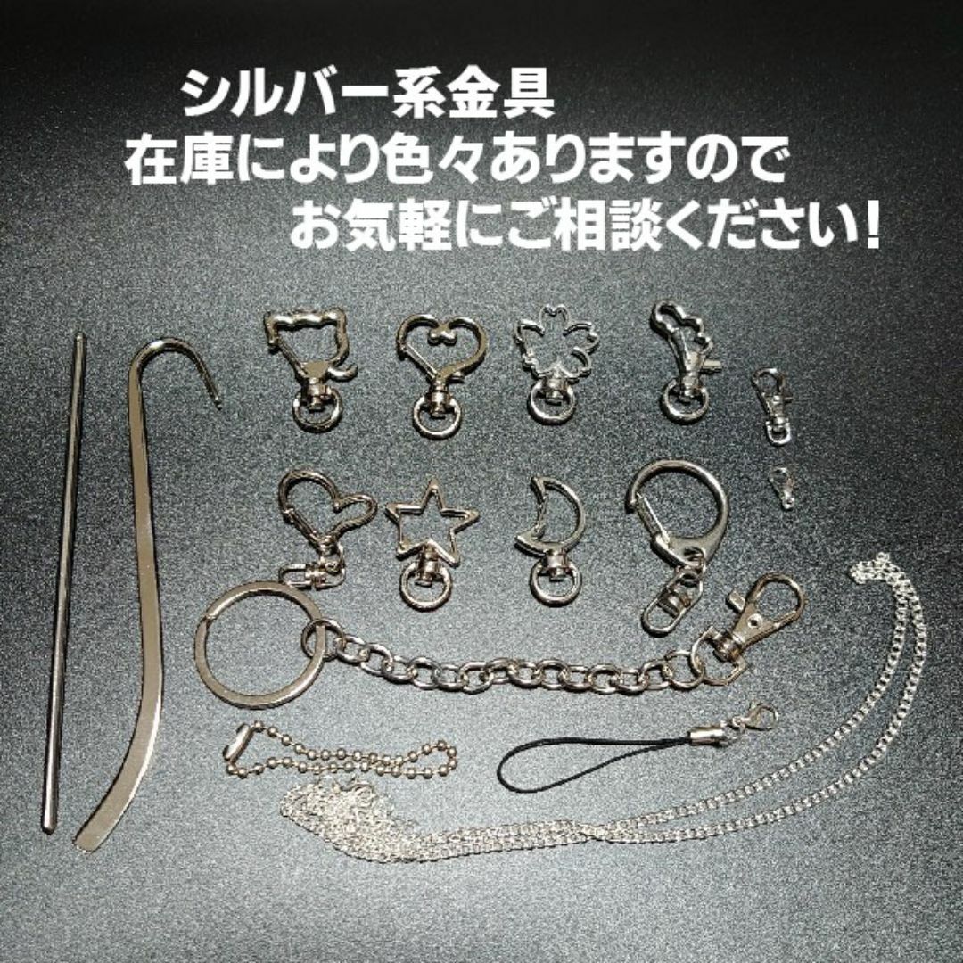 ハンドメイド 四つ葉のクローバー　チャーム　2個セット　レジン　透明 ハンドメイドのアクセサリー(チャーム)の商品写真