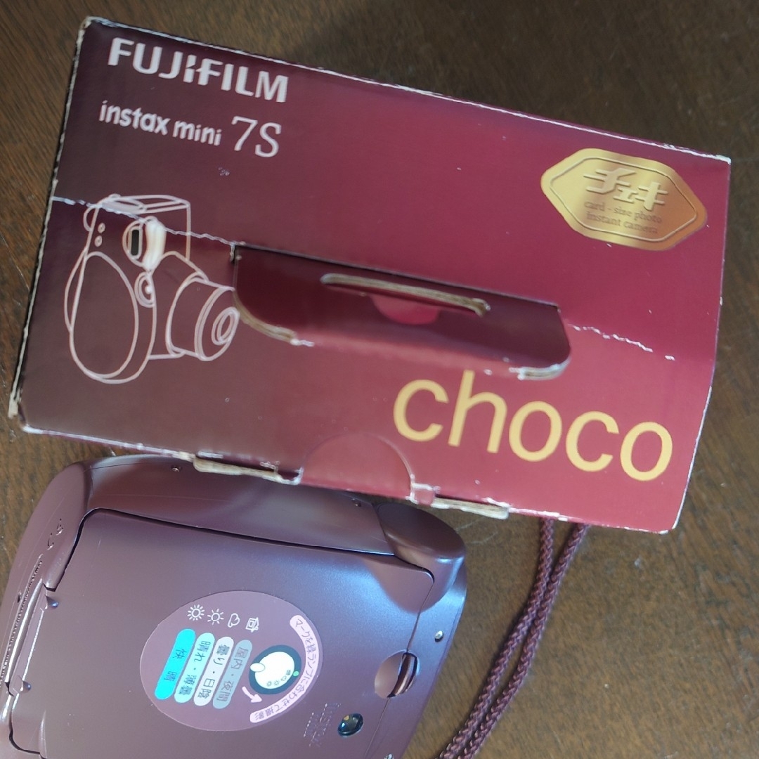 富士フイルム(フジフイルム)のCheki intaxmini7s チョコ スマホ/家電/カメラのカメラ(フィルムカメラ)の商品写真