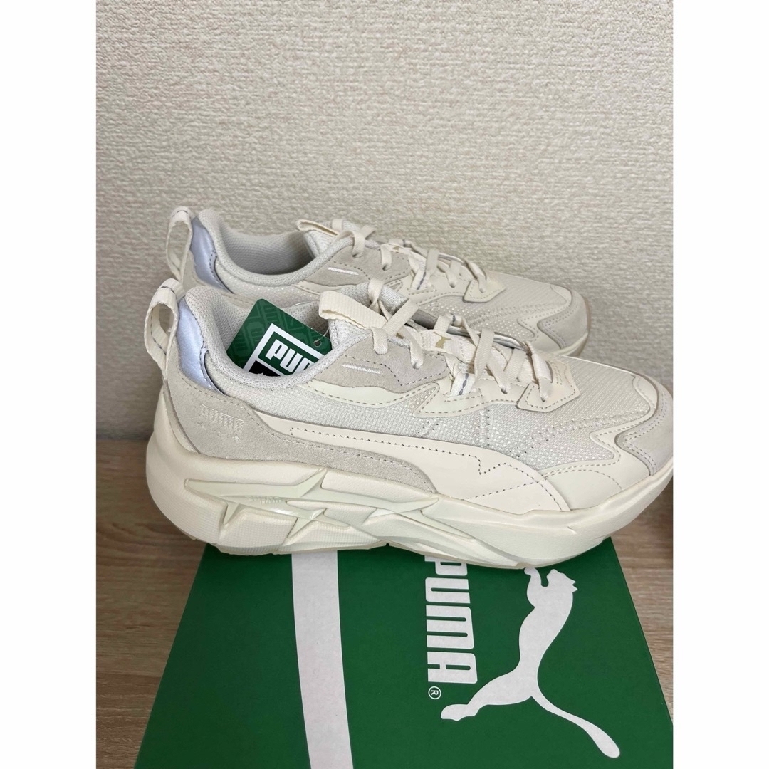 PUMA(プーマ)のPUMA淡色カラースニーカー新品¥16500 レディースの靴/シューズ(スニーカー)の商品写真