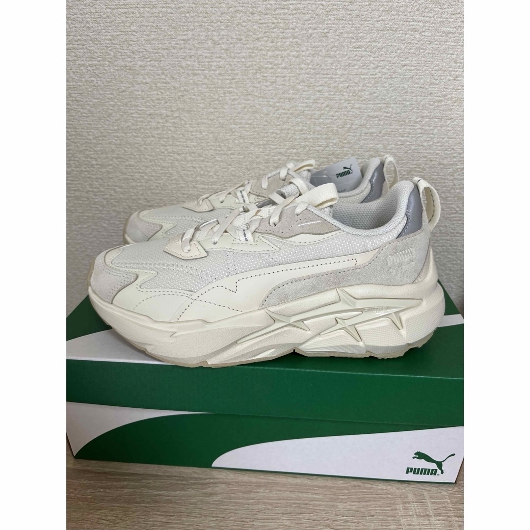 PUMA(プーマ)のPUMA淡色カラースニーカー新品¥16500 レディースの靴/シューズ(スニーカー)の商品写真