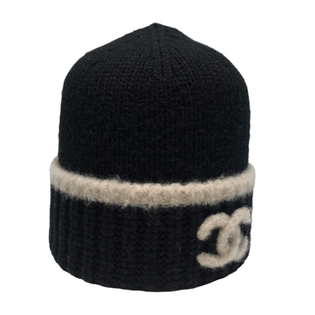 CHANEL(シャネル)の　シャネル CHANEL ココマークニットキャップ 23AW ブラック カシミヤ ユニセックス その他小物 レディースのファッション小物(その他)の商品写真