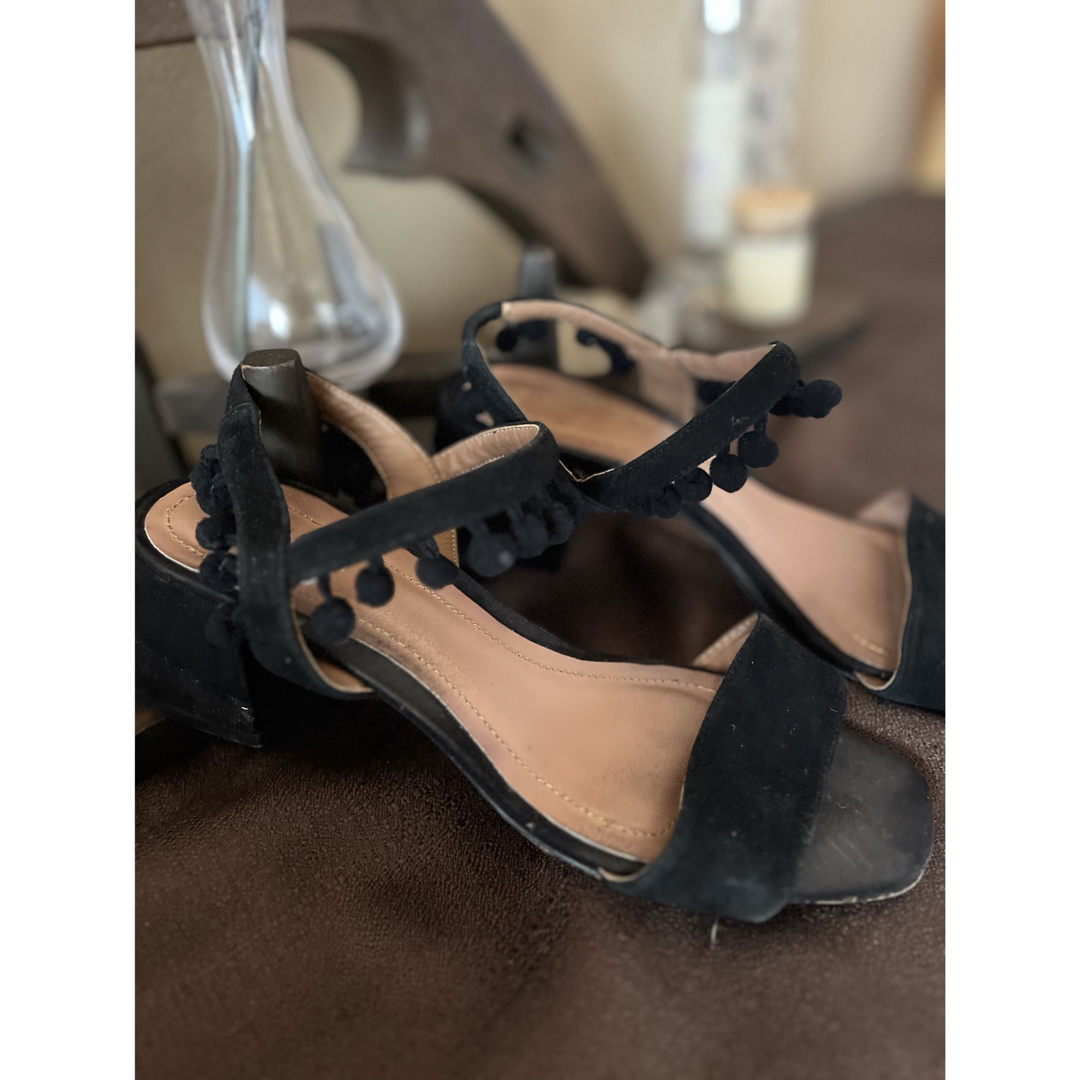 ZARA WOMAN ポンポンスエード　サンダル レディースの靴/シューズ(ミュール)の商品写真