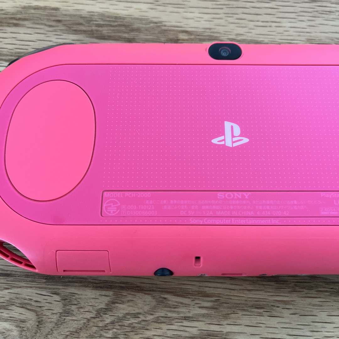 PlayStation Vita(プレイステーションヴィータ)のPlaystation Vita PCH2000 ピンクブラック【ジャンク エンタメ/ホビーのゲームソフト/ゲーム機本体(携帯用ゲーム機本体)の商品写真