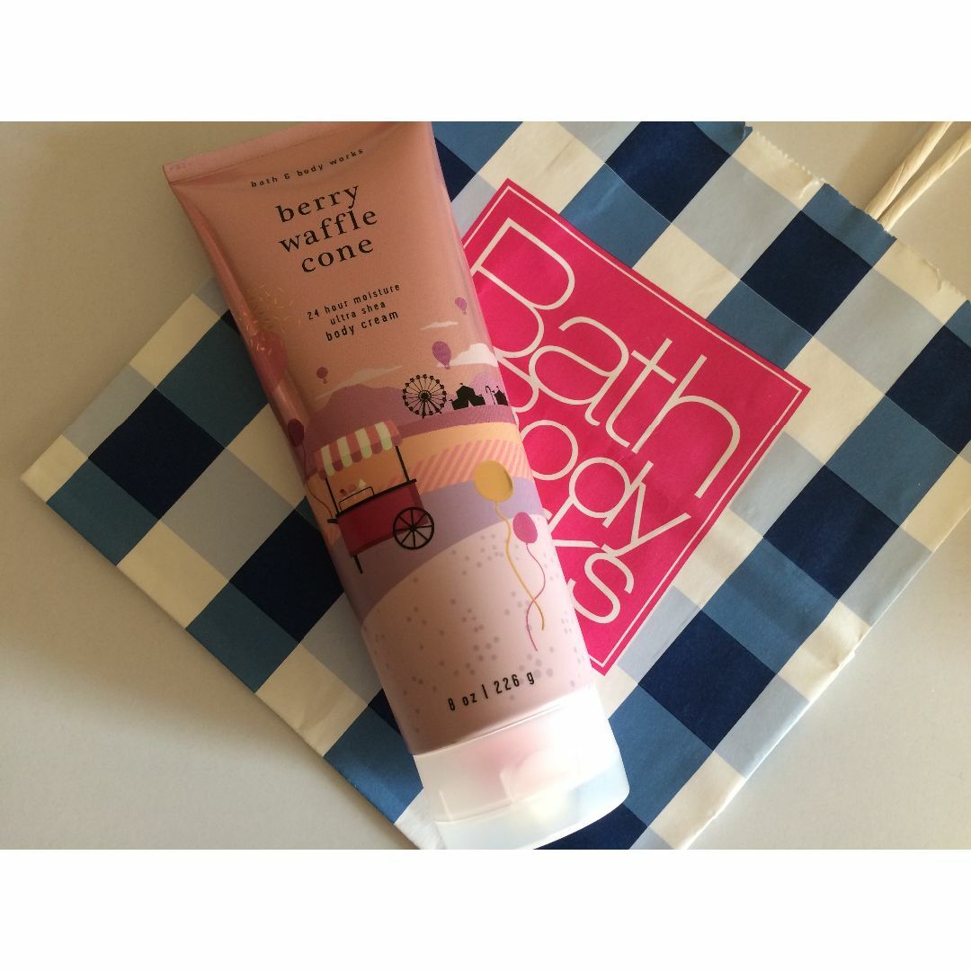 Bath & Body Works(バスアンドボディーワークス)のBB0159  BERRY WAFFLE CONE Body Cream コスメ/美容のボディケア(ボディクリーム)の商品写真