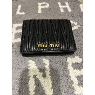 ミュウミュウ(MIU MIU)のMIUMIU ミュウミュウ マテラッセレザー 折り財布 黒(財布)