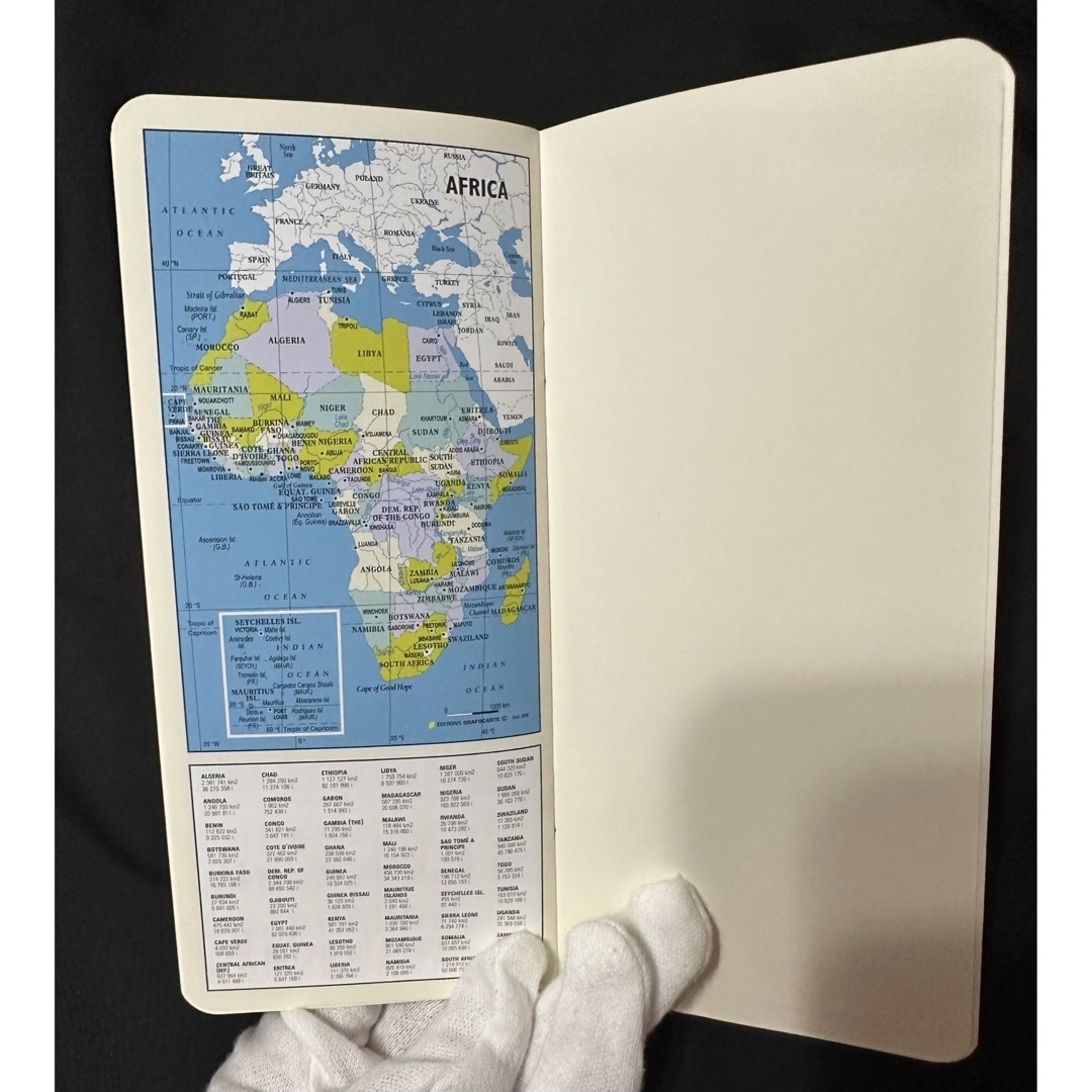 Quo Vadis(クオバディス)のQUO VADIS 世界地図 ハンディサイズ エンタメ/ホビーの本(地図/旅行ガイド)の商品写真