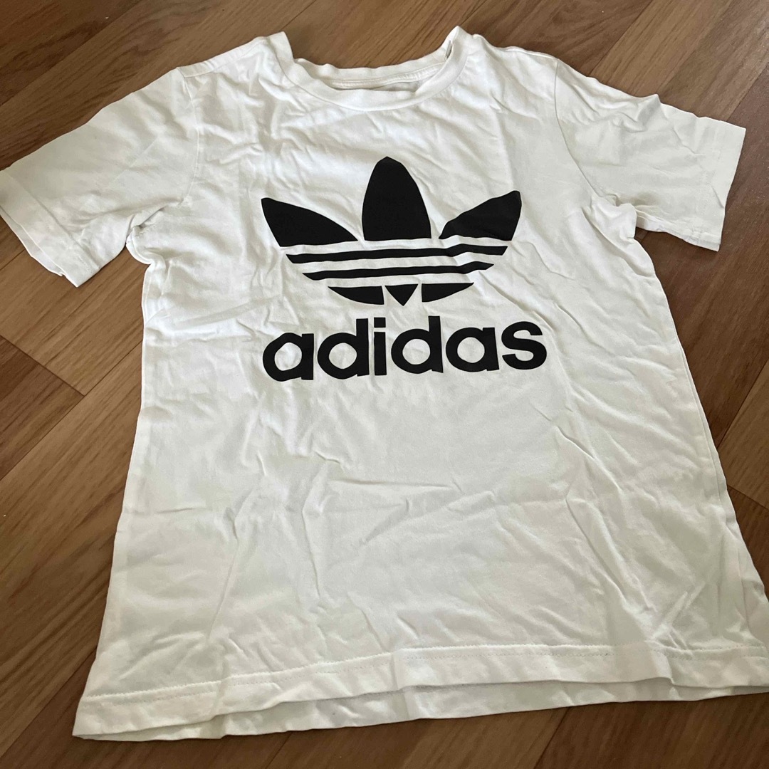 adidas(アディダス)のadidas Tシャツ　130 キッズ/ベビー/マタニティのキッズ服男の子用(90cm~)(Tシャツ/カットソー)の商品写真