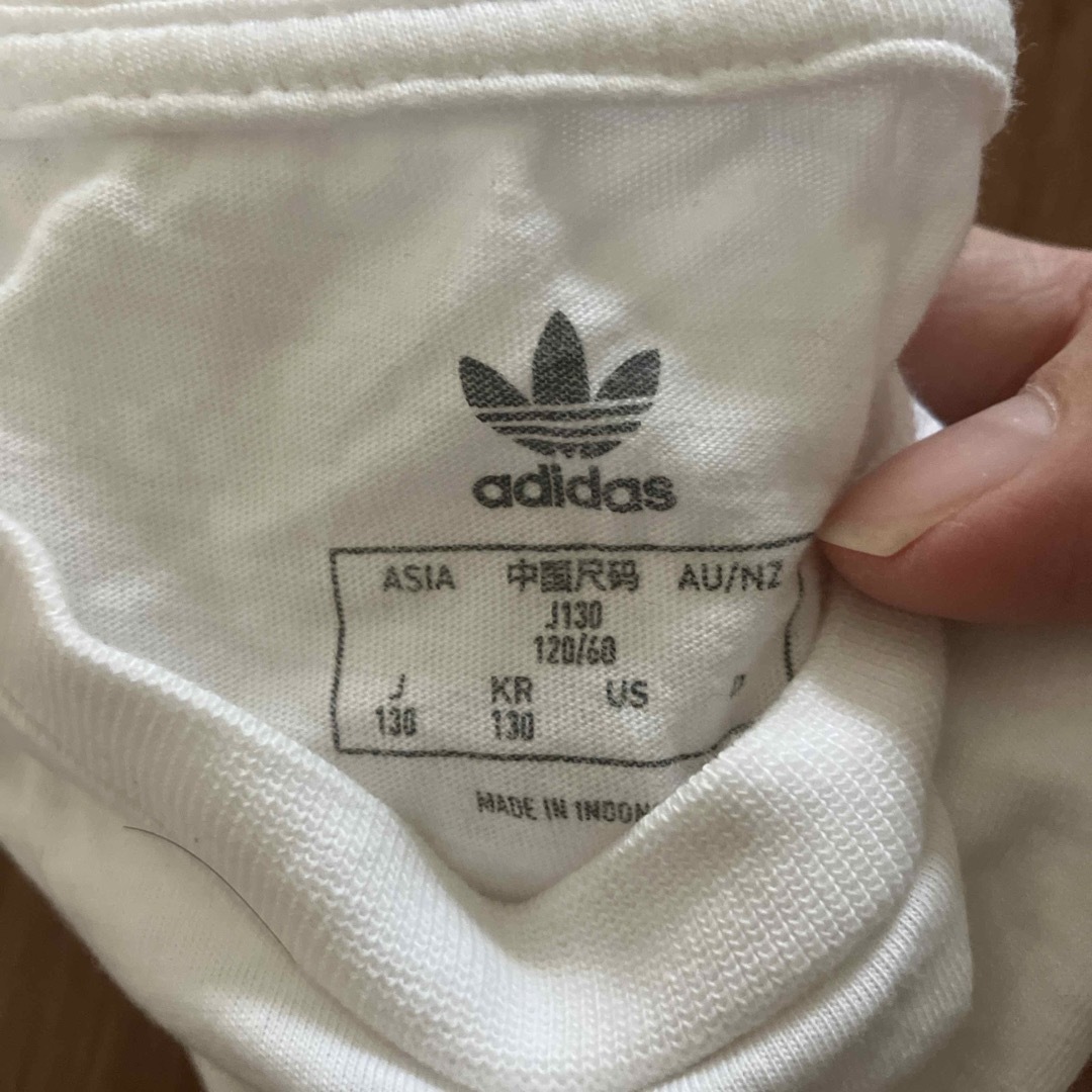 adidas(アディダス)のadidas Tシャツ　130 キッズ/ベビー/マタニティのキッズ服男の子用(90cm~)(Tシャツ/カットソー)の商品写真