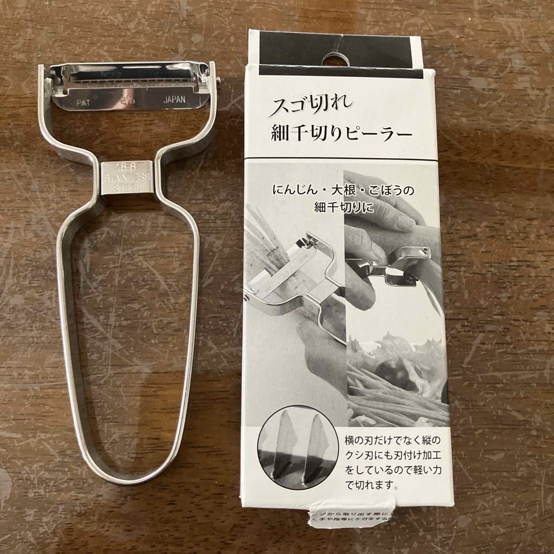 下村企販 スゴ切れ 細千切りピーラー 44170 インテリア/住まい/日用品のキッチン/食器(調理道具/製菓道具)の商品写真