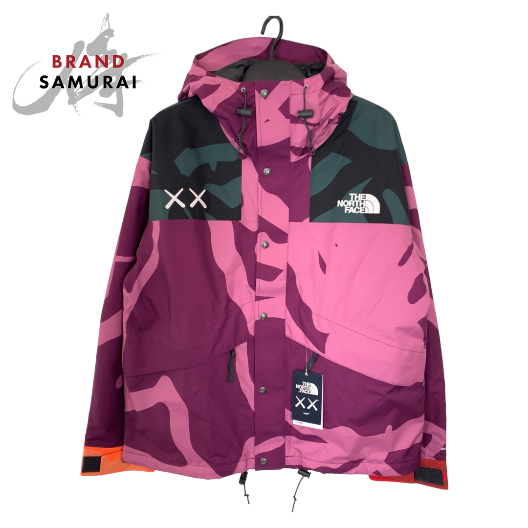 THE NORTH FACE(ザノースフェイス)の美品 THE NORTH FACE ザ・ノースフェイス The North Face×KAWS mountain jacket サイズL ピンク マルチカラー ナイロン NF0A7WL ナイロンジャケット マウンテンジャケット メンズ 405278 【中古】 メンズのジャケット/アウター(その他)の商品写真