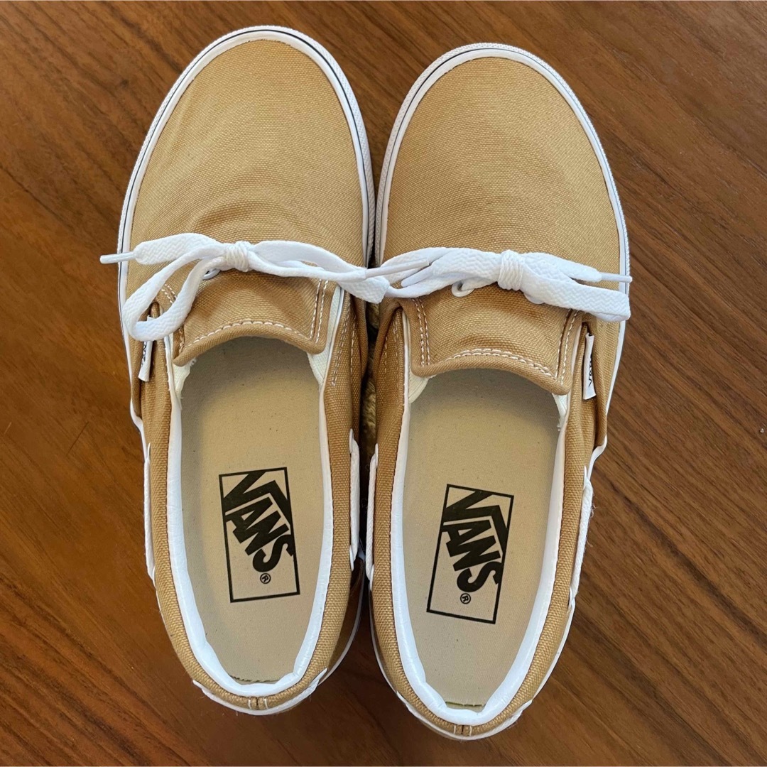 VANS(ヴァンズ)のVANS ヴァンズ　スリッポン　スニーカー　23.5cm レディースの靴/シューズ(スニーカー)の商品写真