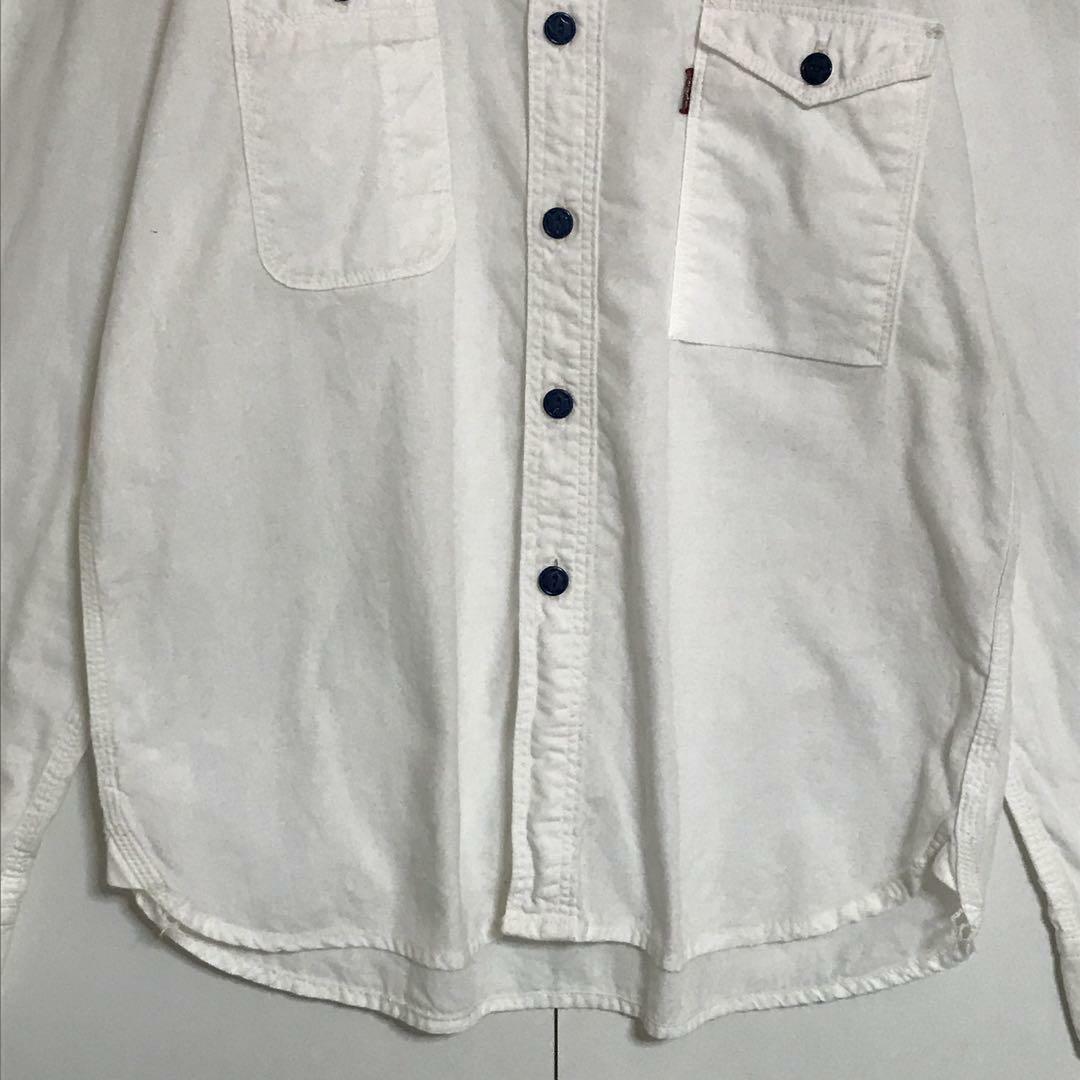 Levi's(リーバイス)の【ヴィンテージ】リーバイス　ロゴ入り長袖シャツ　白　レッドタブ　E1119 メンズのトップス(シャツ)の商品写真