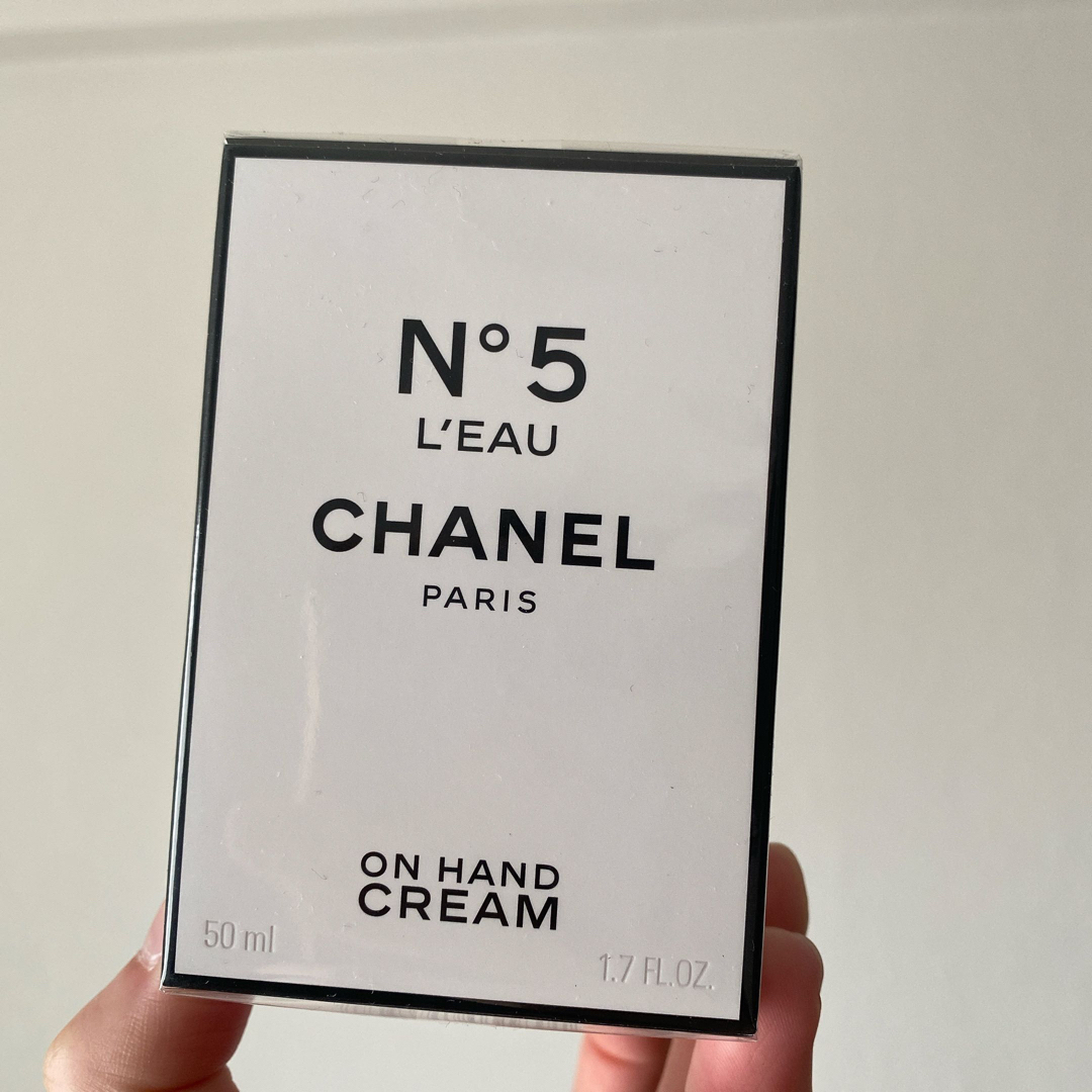 CHANEL(シャネル)のCHANEL No.5 ロー ハンドクリーム 50ml コスメ/美容のボディケア(ハンドクリーム)の商品写真