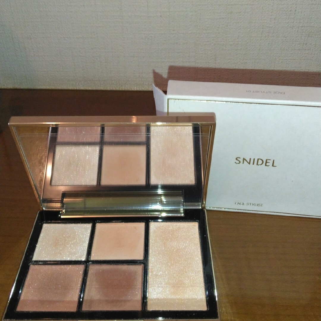 SNIDEL(スナイデル)のスナイデル　ビューティ　フェイススタイリスト01 コスメ/美容のベースメイク/化粧品(アイシャドウ)の商品写真