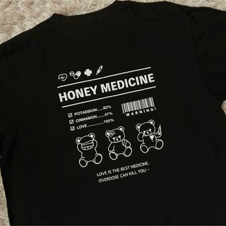 ハニーシナモン(Honey Cinnamon)の今週限定 ハニーシナモン ロゴ入り 素敵 シルエット ブラック トップス(Tシャツ(半袖/袖なし))