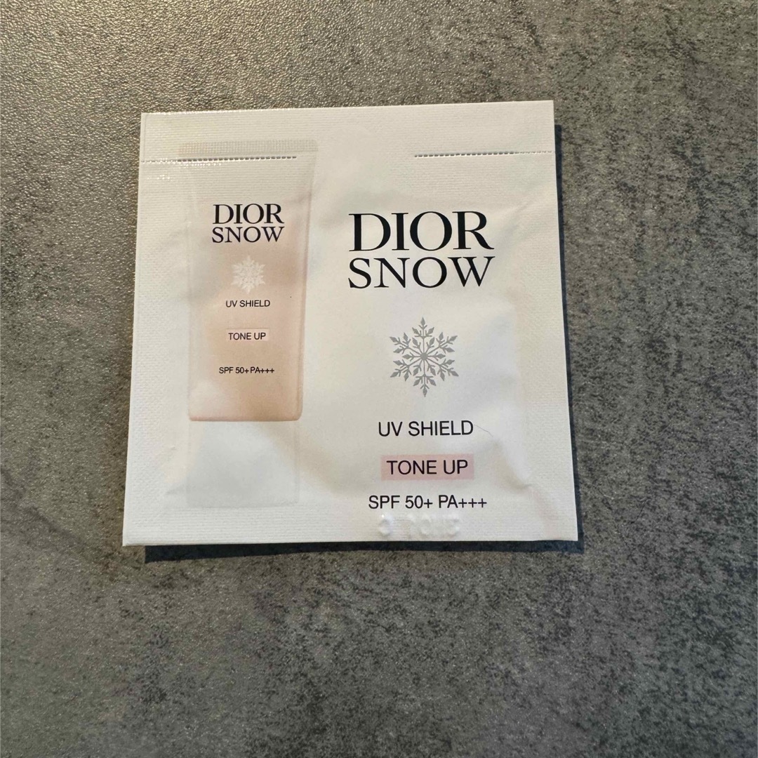 Christian Dior(クリスチャンディオール)のリニューアル　ディオールスノーUV コスメ/美容のボディケア(日焼け止め/サンオイル)の商品写真